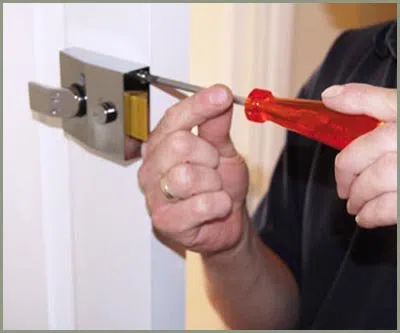 Locksmith Solution Services Evanston, IL 847-915-3682 - 68-44-11