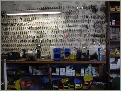 Locksmith Solution Services Evanston, IL 847-915-3682 - 68-44-3