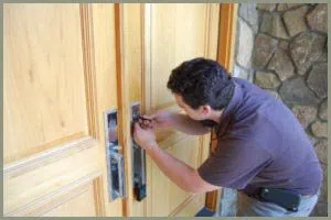 Locksmith Solution Services Evanston, IL 847-915-3682 - 68-44-4