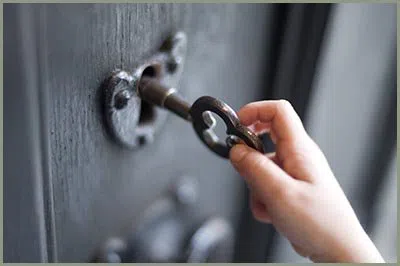 Locksmith Solution Services Evanston, IL 847-915-3682 - 68-44-7