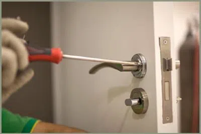 Locksmith Solution Services Evanston, IL 847-915-3682 - 68-44-8