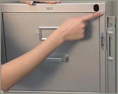 Locksmith Solution Services Evanston, IL 847-915-3682 - 68-44-9